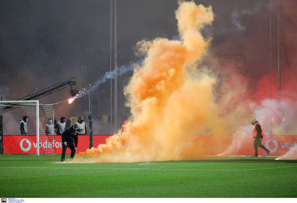 ΠΑΟΚ-Άρης: Εκρηκτική ατμόσφαιρα στην Τούμπα – Πυρσός στον Κουέστα (photos)