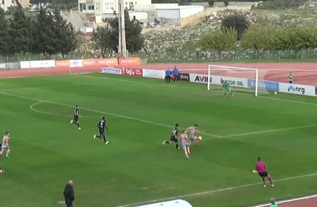 Τρομερά πράγματα σε αγώνα της Super League 2 - Δεν υπήρχε μικρή περιοχή στο γήπεδο (video)