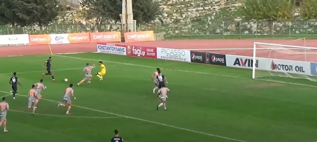 Τρομερά πράγματα σε αγώνα της Super League 2 - Δεν υπήρχε μικρή περιοχή στο γήπεδο (video)