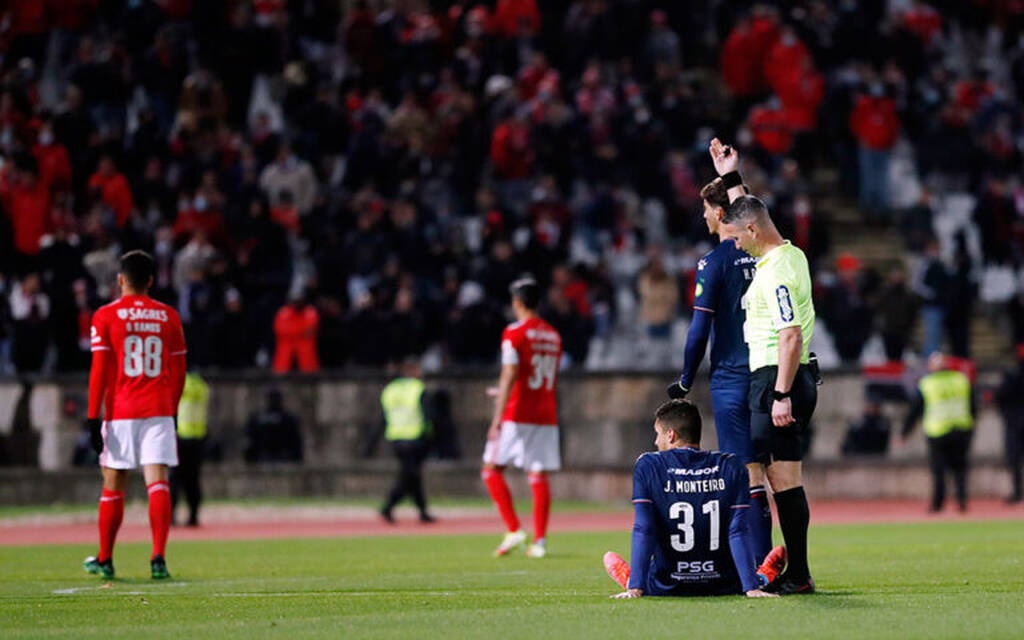 Μετάλλαξη «Όμικρον»: Συναγερμός σε ποδοσφαιρική ομάδα - Βρέθηκαν 13 κρούσματα