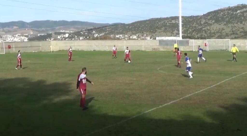 Τρομερό γκολ σε αγώνα ερασιτεχνικού πρωταθλήματος – Τερματοφύλακας σκόραρε πίσω από το κέντρο