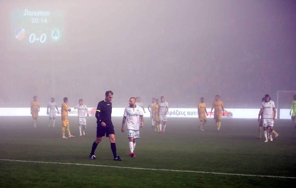 Κύπρος: Δεν έβλεπαν μπροστά τους - Η ομίχλη διέκοψε το ντέρμπι ΑΠΟΕΛ-Ομόνοια! (video+photos)