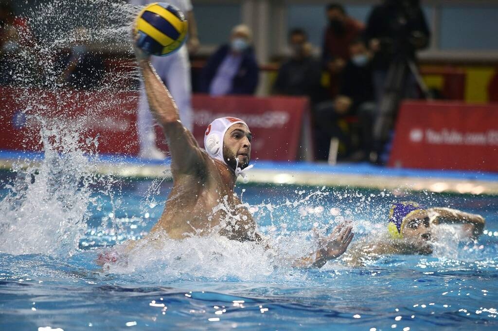Champions League: Εκπληκτική άμυνα ο Ολυμπιακός, 8-4 τη Μπαρτσελονέτα