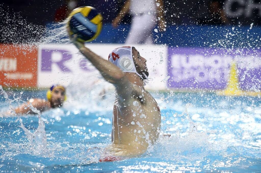 Champions League: Εκπληκτική άμυνα ο Ολυμπιακός, 8-4 τη Μπαρτσελονέτα