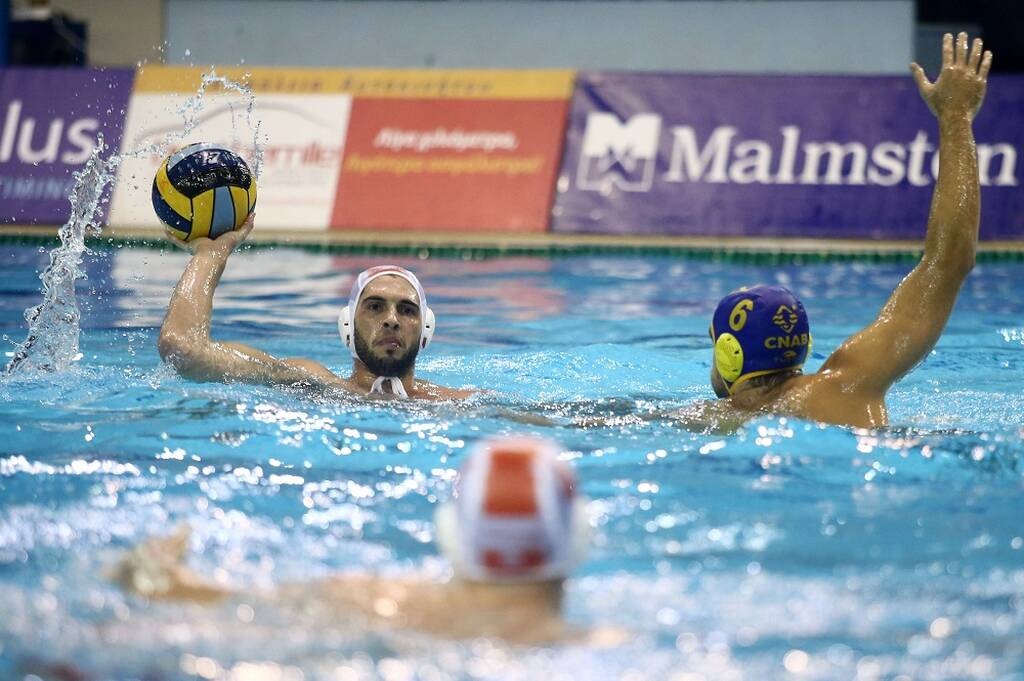 Champions League: Εκπληκτική άμυνα ο Ολυμπιακός, 8-4 τη Μπαρτσελονέτα