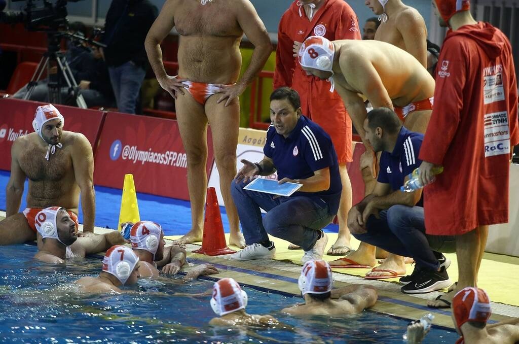 Champions League: Εκπληκτική άμυνα ο Ολυμπιακός, 8-4 τη Μπαρτσελονέτα