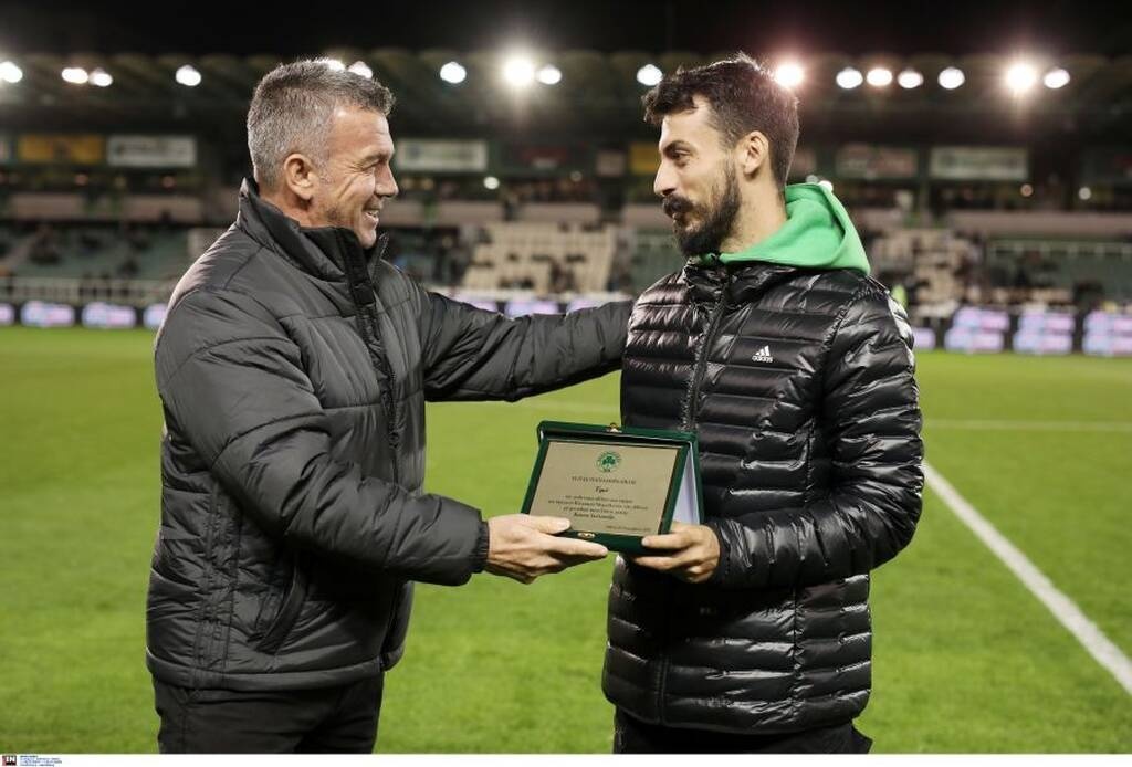 Παναθηναϊκός-Βόλος: Ο Σαραβάκος βράβευσε τον Γκελαούζο στη Λεωφόρο (video+photos)