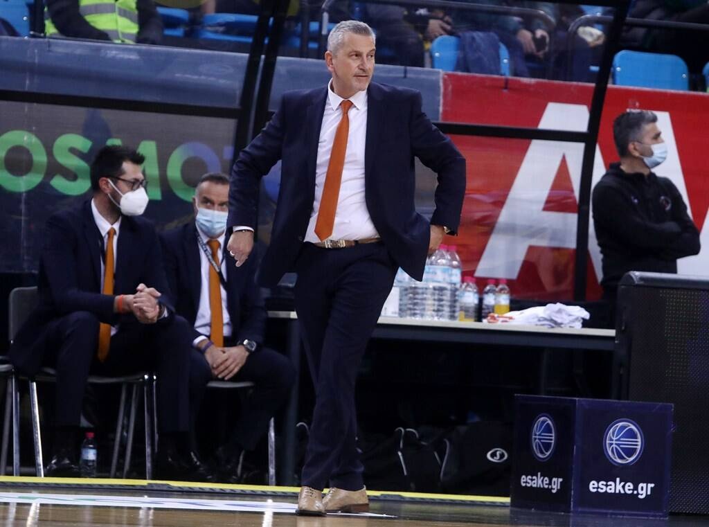 Επικό τρολάρισμα στον Προμηθέα - Γέμισαν τον πάγκο με κουπόνια στοιχήματος (photos)