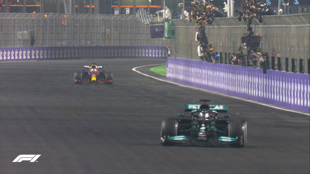 Formula 1: Τρομερή νίκη για Χάμιλτον και κορυφή με Φερστάπεν - Όλα θα κριθούν στο Αμπού Ντάμπι