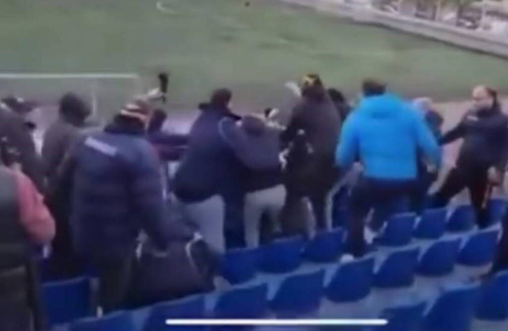 Άγρια επεισόδια σε τοπικό της Αθήνας - «Κατσαβίδια, γκλοπ και παίκτες στο νοσοκομείο» (video)