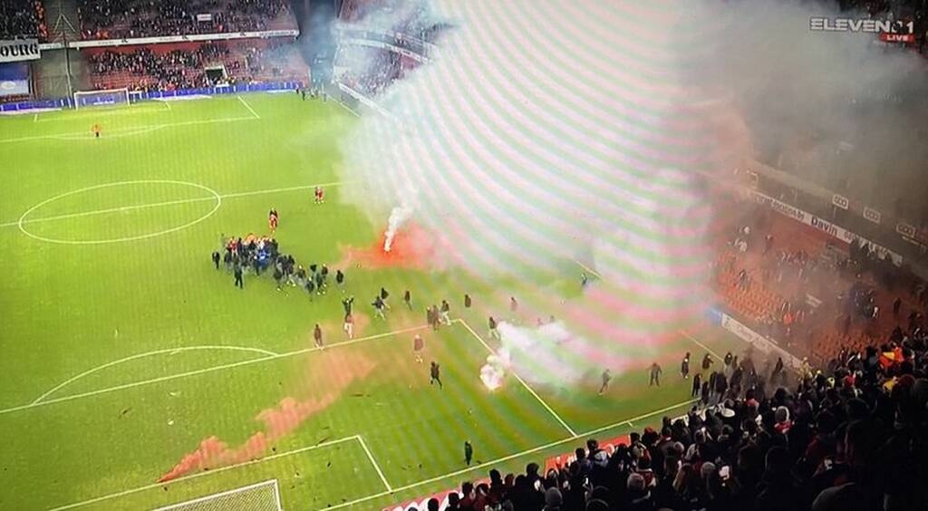 Χαμός στο Βέλγιο! - «Ντου» οπαδών της Σταντάρ Λιέγης, διακοπή στο ματς με τη Σαρλερουά! (vid+pic)