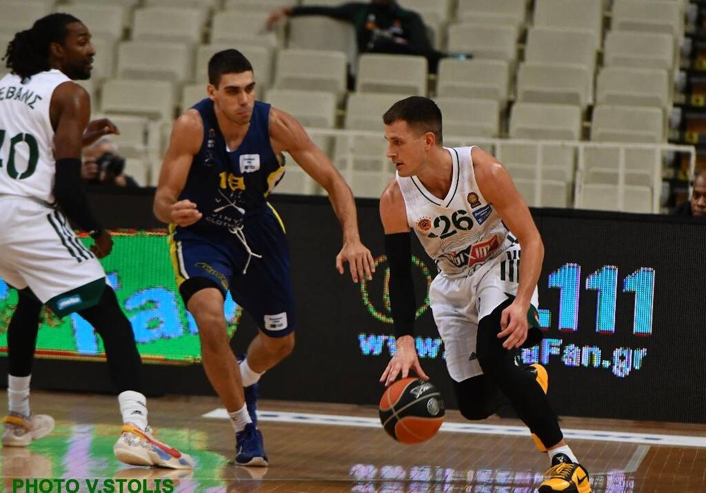 Παναθηναϊκός-Λαύριο: Ανησυχία για Νέντοβιτς, αποχώρησε κουτσαίνοντας μετά από αντιαθλητικό φάουλ