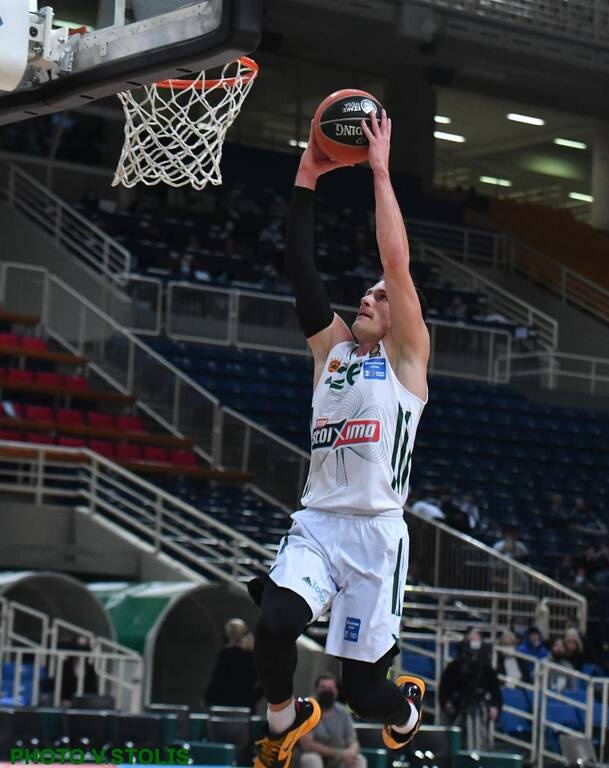 Παναθηναϊκός-Λαύριο: Ανησυχία για Νέντοβιτς, αποχώρησε κουτσαίνοντας μετά από αντιαθλητικό φάουλ