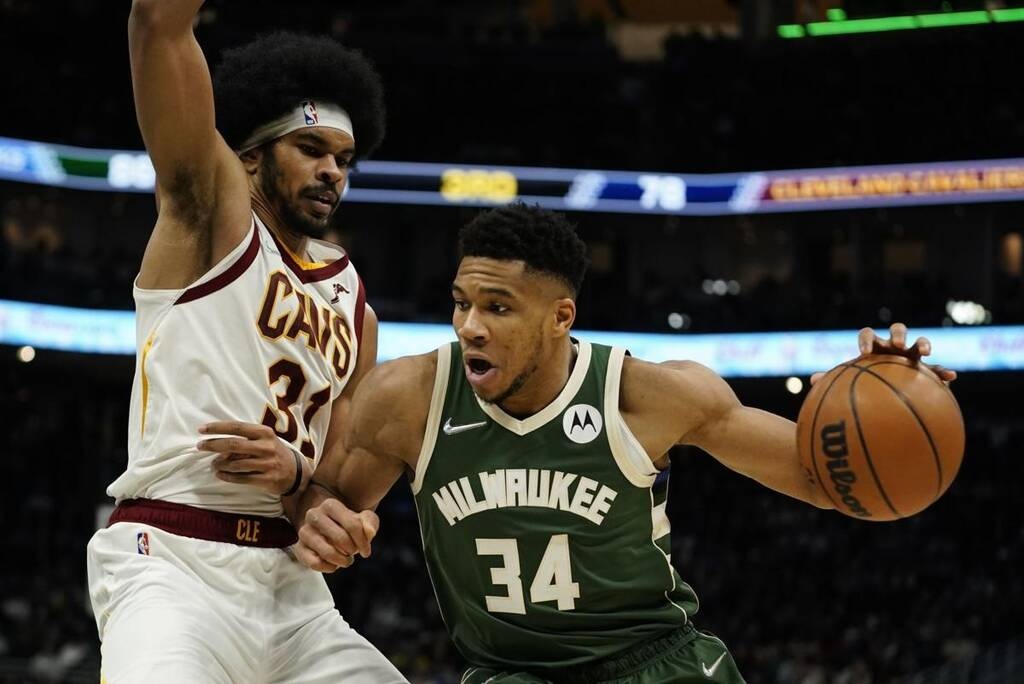 NBA: Μαγικός Αντετοκούνμπο οδηγεί τους Μπακς (photos+video)