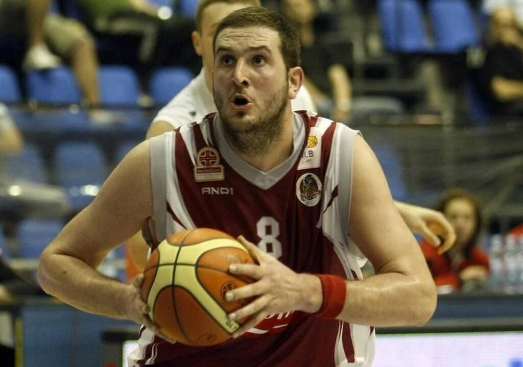 Απίστευτο! Πρώην παίκτης του Άρη πλάκωσε στο ξύλο ταξιτζή και του πήρε το αμάξι! (photos)