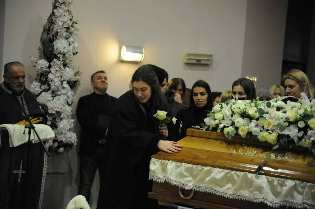 Το «τελευταίο» αντίο στον Γέλοβατς - Κηδεύτηκε σε κλίμα οδύνης