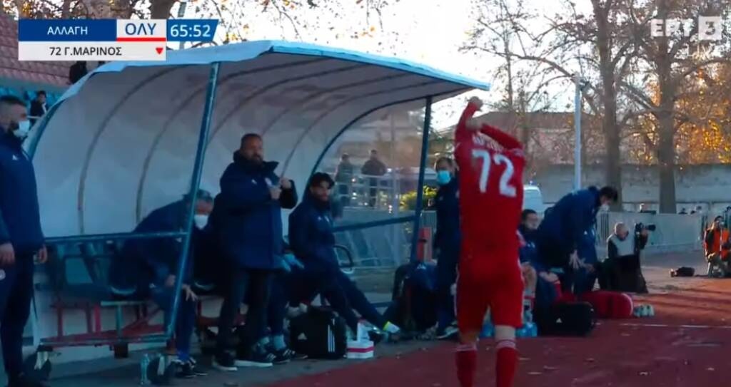 Super League 2: Έκρηξη παίκτη του Ολυμπιακού - Πέταξε τη φανέλα στον Ανατολάκη μετά το ακυρωθέν γκολ