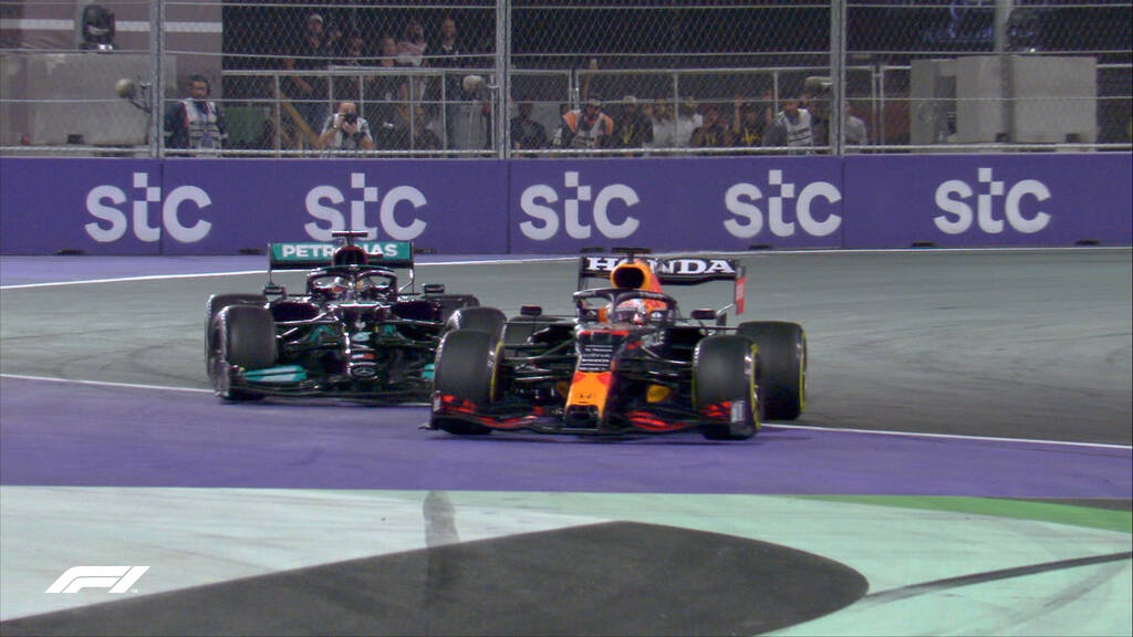 Formula 1: Παραδοχή και συγγνώμη από τη Red Bull για τη μάχη Φερστάπεν-Χάμιλτον (video)