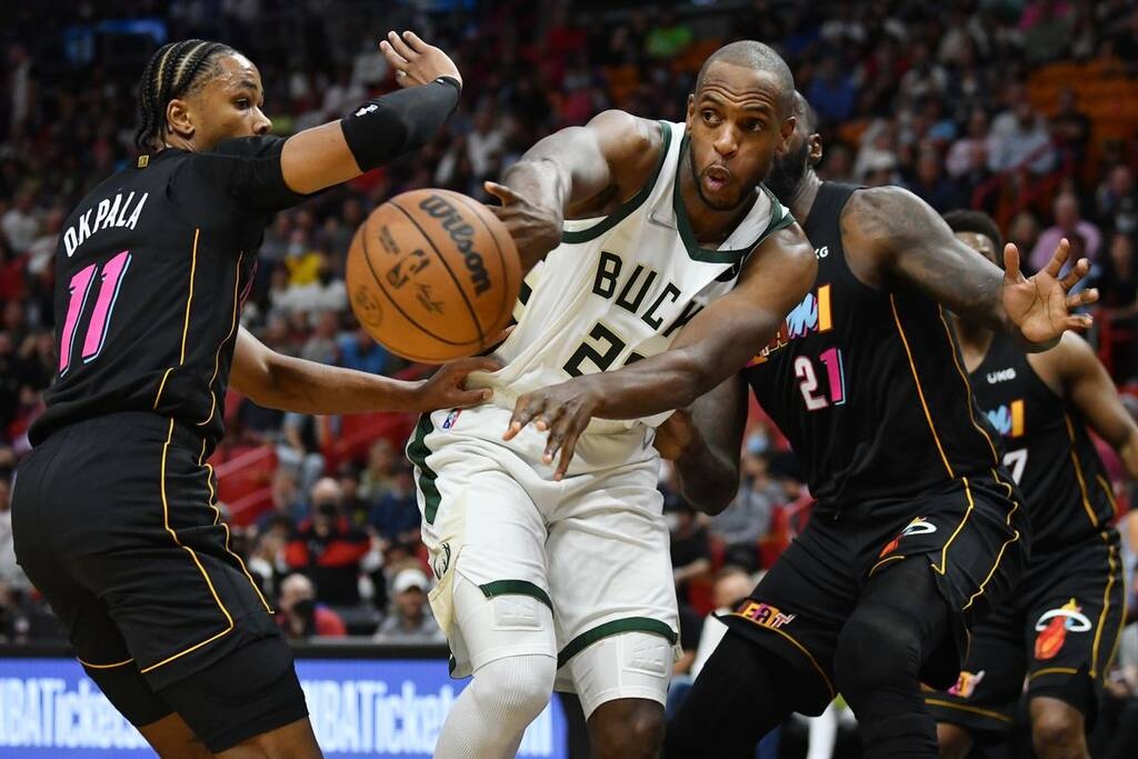 NBA: Ήττα με κακή εμφάνιση για Μπακς και Γιάννη (photos+video)