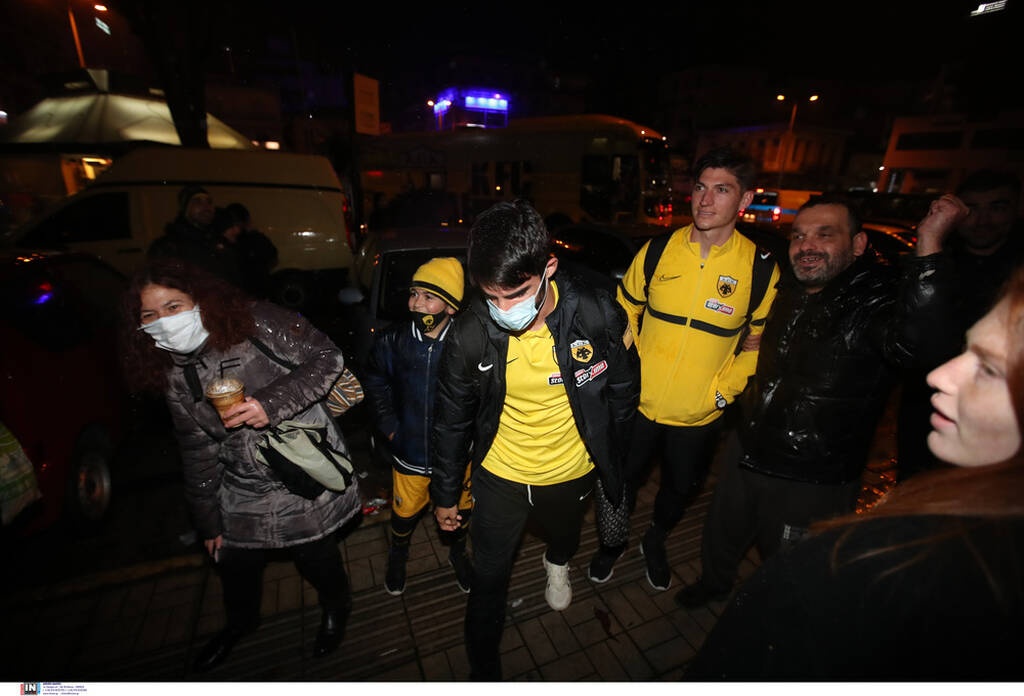 ΑΕΚ: Θερμή υποδοχή της αποστολής στην Τρίπολη (photos+video)