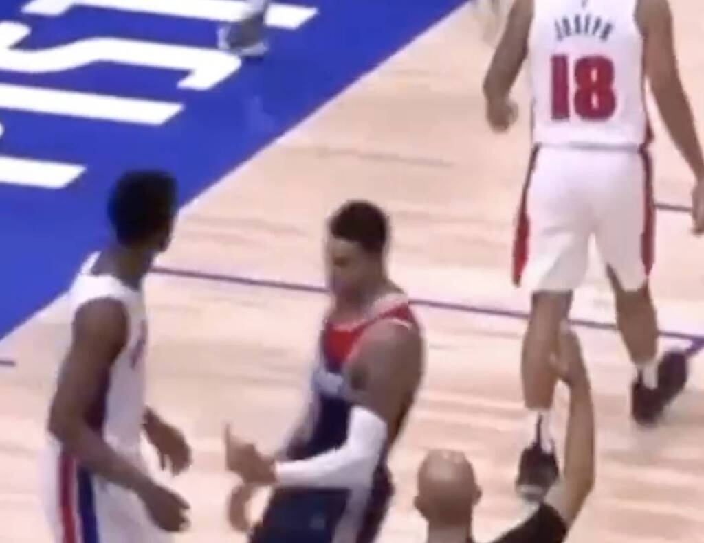 Ξέφυγε άσος του ΝΒΑ - Έδειξε το... μεσαίο δάκτυλο μετά από τρίποντο, έφαγε «γερό» πρόστιμο