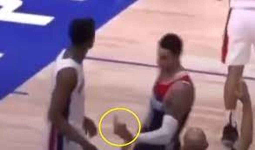 Ξέφυγε άσος του ΝΒΑ - Έδειξε το... μεσαίο δάκτυλο μετά από τρίποντο, έφαγε «γερό» πρόστιμο