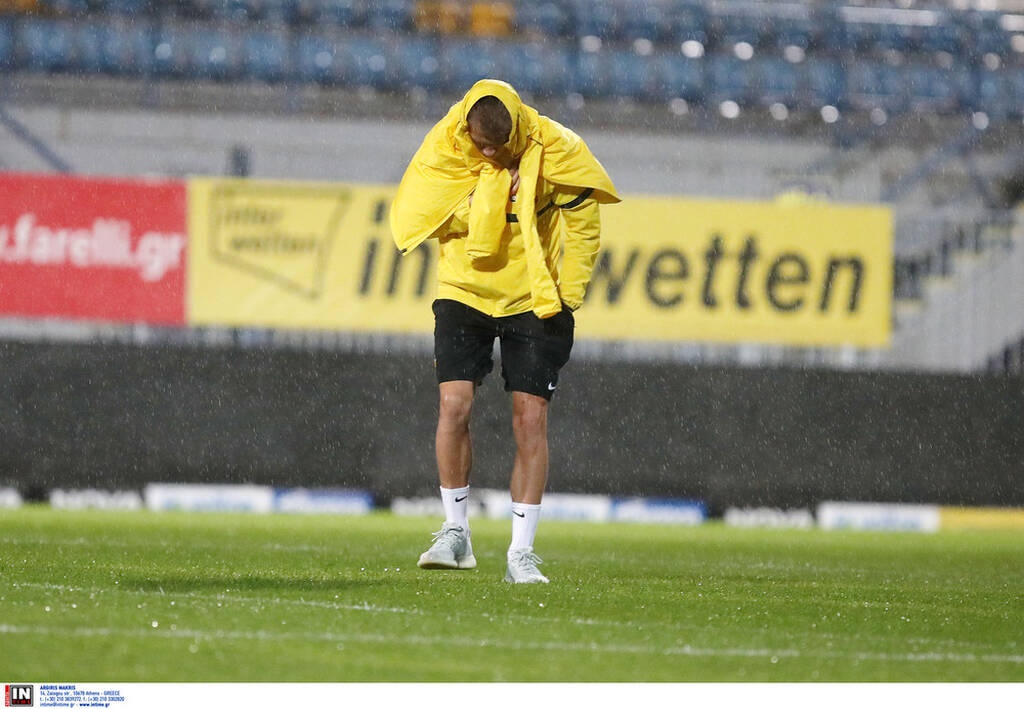 Αστέρας Τρίπολης-ΑΕΚ: Άνοιξαν οι ουρανοί πριν τη σέντρα (photos+video)