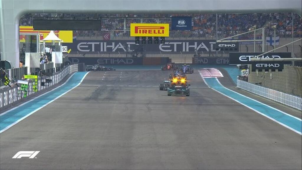 Formula 1: Το τρομερό προσπέρασμα τίτλου του Φερστάπεν στον Χάμιλτον (video+photos)