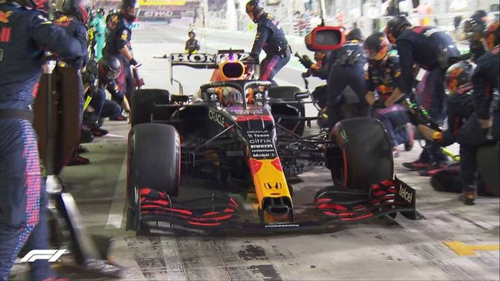 Formula 1: Το τρομερό προσπέρασμα τίτλου του Φερστάπεν στον Χάμιλτον (video+photos)