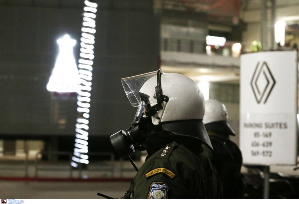 Ολυμπιακός-Άρης: Οι πρώτες εικόνες από επεισόδια στο Καραϊσκάκη (photos)