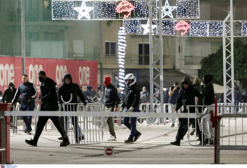 Ολυμπιακός-Άρης: Οι πρώτες εικόνες από επεισόδια στο Καραϊσκάκη (photos)