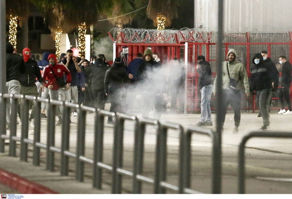 Ολυμπιακός-Άρης: Οι πρώτες εικόνες από επεισόδια στο Καραϊσκάκη (photos)