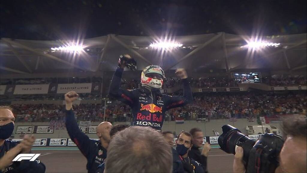 Formula 1: Το τρομερό προσπέρασμα τίτλου του Φερστάπεν στον Χάμιλτον (video+photos)