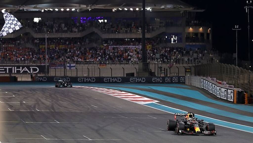 Formula 1: Το τρομερό προσπέρασμα τίτλου του Φερστάπεν στον Χάμιλτον (video+photos)