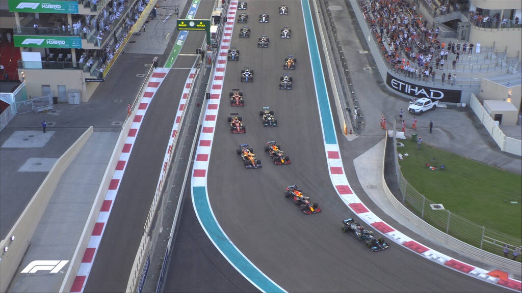 Formula 1: Το τρομερό προσπέρασμα τίτλου του Φερστάπεν στον Χάμιλτον (video+photos)