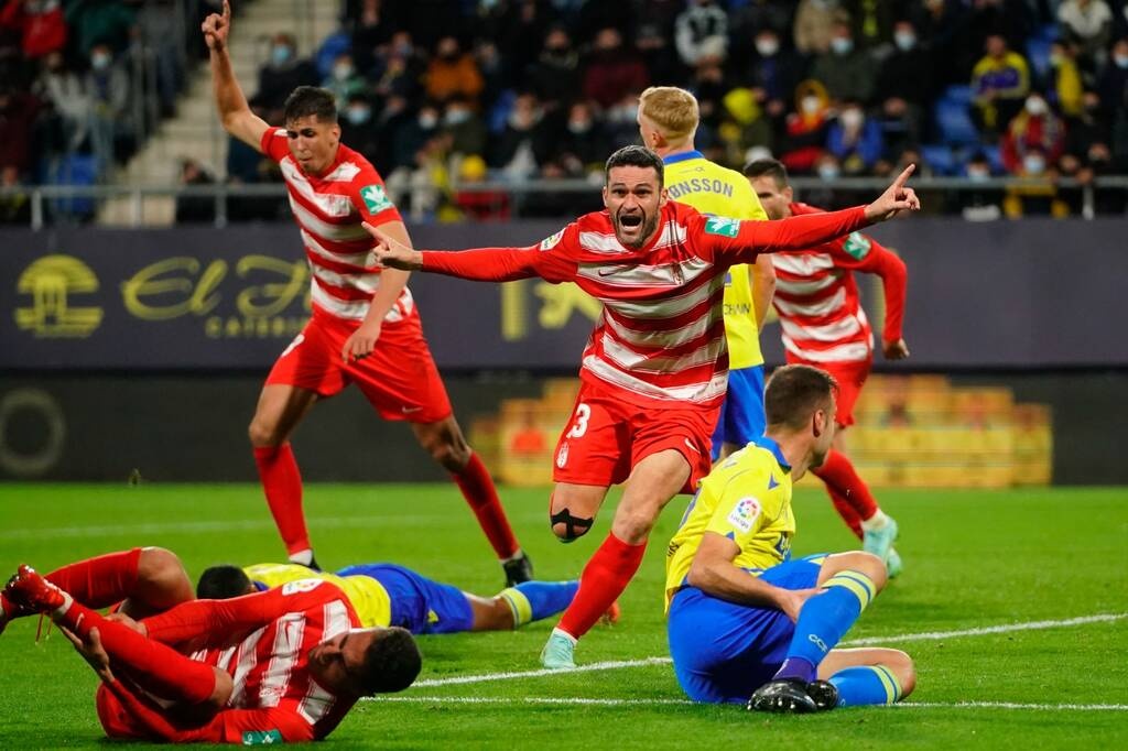La Liga: Ένας 39χρονος έδωσε βαθμό χρυσάφι στη Γρανάδα κόντρα στην Κάντιθ (photos)