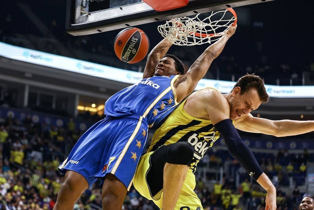 Φενέρμπαχτσε-Μακάμπι Τελ Αβίβ 90-79: «Καθάρισε» με Ντε Κολό-Μπούκερ!