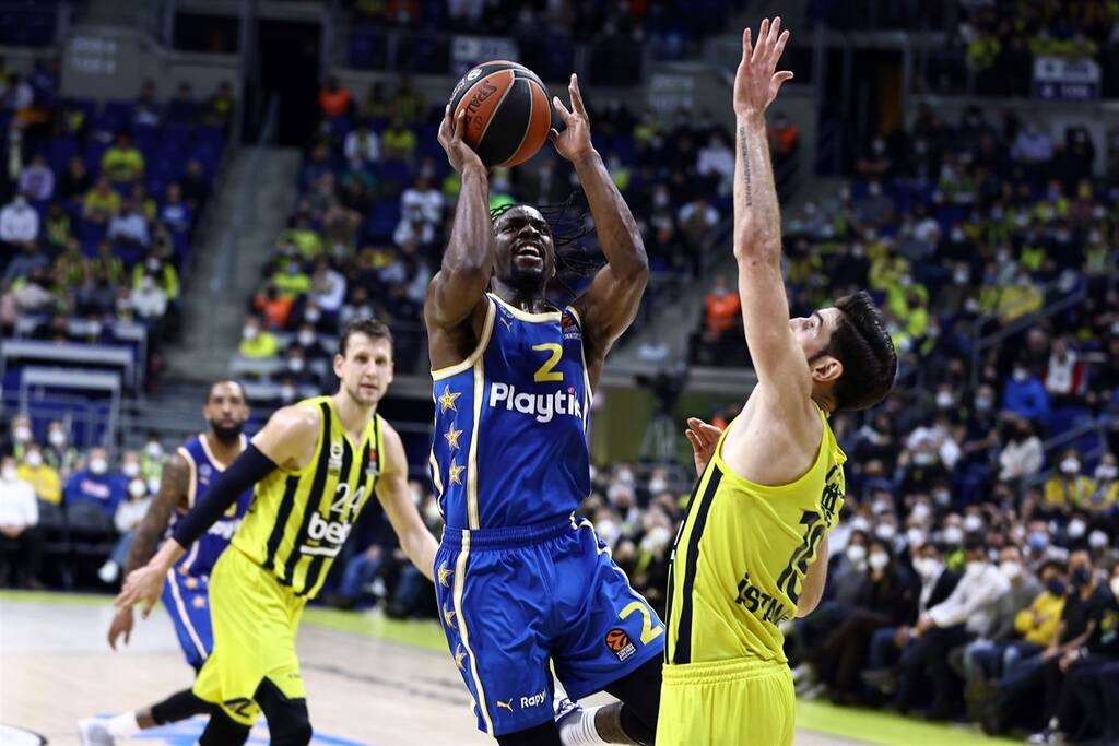 Φενέρμπαχτσε-Μακάμπι Τελ Αβίβ 90-79: «Καθάρισε» με Ντε Κολό-Μπούκερ!