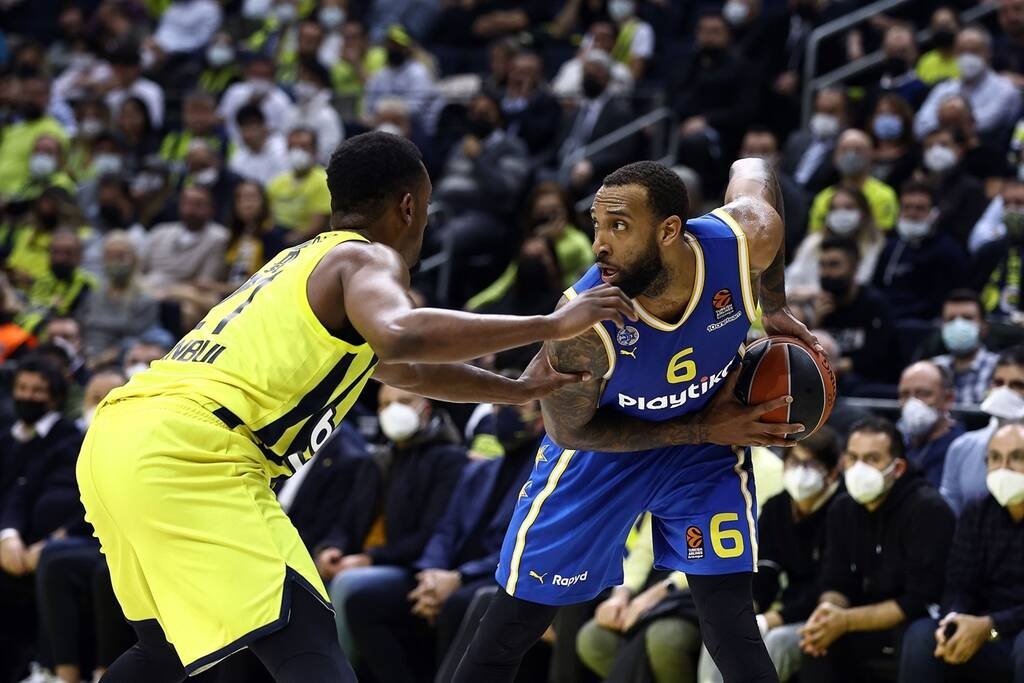 Φενέρμπαχτσε-Μακάμπι Τελ Αβίβ 90-79: «Καθάρισε» με Ντε Κολό-Μπούκερ!