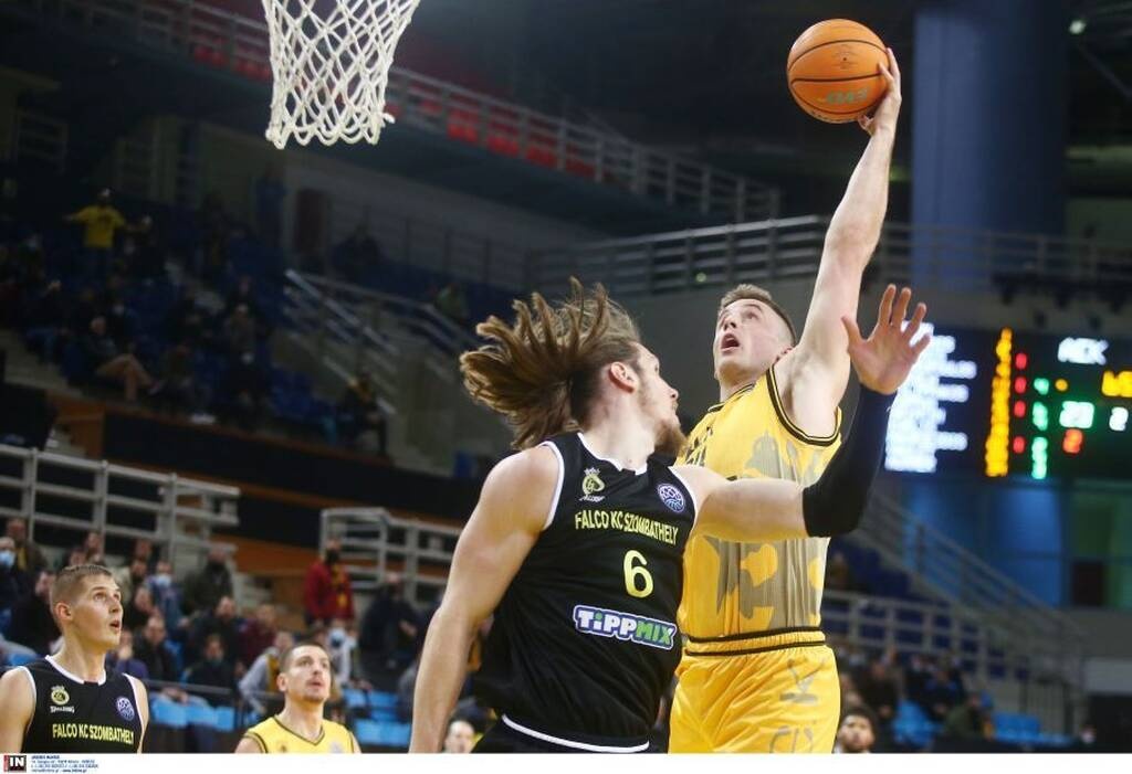 ΑΕΚ-Φάλκο: Έξαλλος ο Δέδας μπήκε στο παρκέ για να τα «ψάλλει» στους παίκτες του(video)