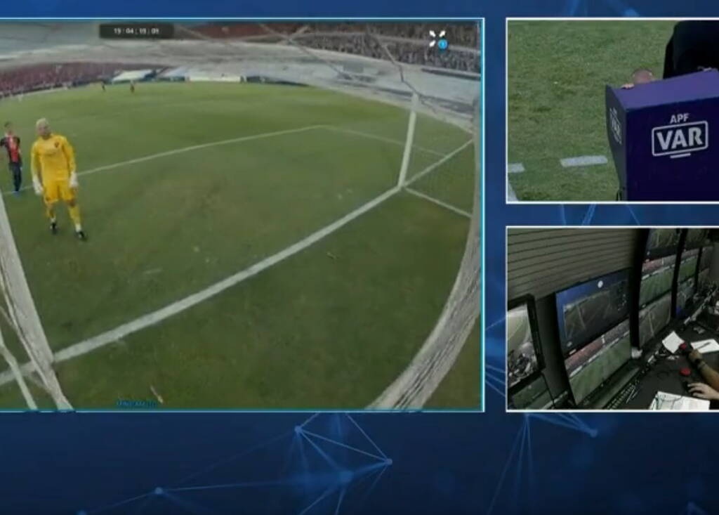 Τερματοφύλακας αποβλήθηκε πριν αρχίσει ο αγώνας - Τι συνέβη (photos+video)