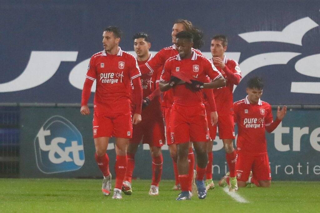 Eredivisie: Στην τετράδα με σκόρερ τον Λημνιό η Τβέντε (photos)