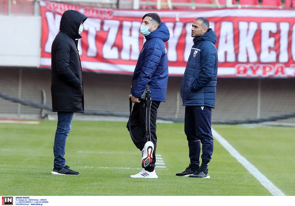 Ολυμπιακός-Λαμία: Στον πάγκο ο Μανωλάς - Αποθεώθηκε από τον κόσμο (photos)