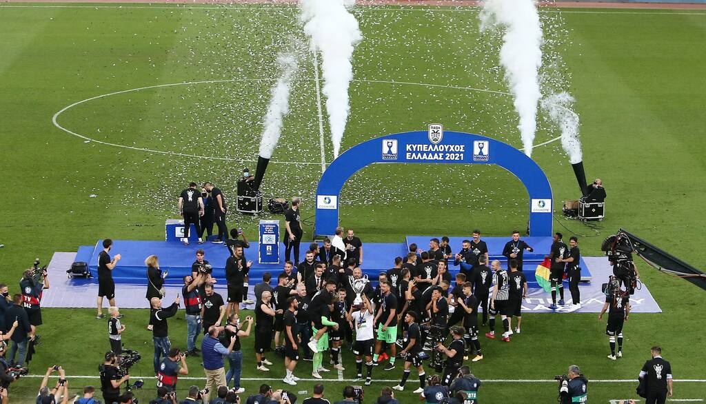 Η απονομή στον Κυπελλούχο 2021 ΠΑΟΚ, μετά το θρίαμβο επί του Ολυμπιακού.