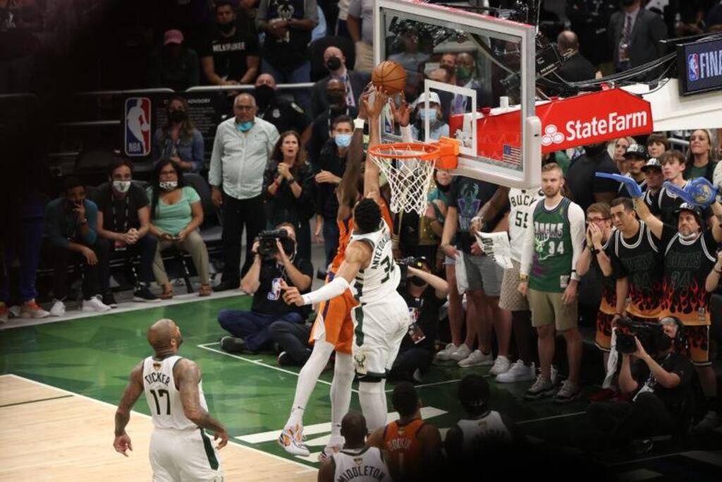 Ανασκόπηση 2021: Η χρονιά που το NBA υποκλίθηκε στον Γιάννη Αντετοκούνμπο (photos+video)