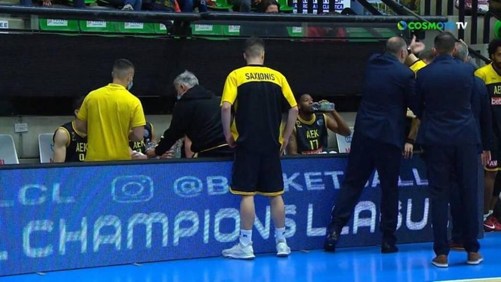 AEK: Χοντρό επεισόδιο Δέδα - Ανγκόλα - Ένταση και... «σκάσε!» στο τάιμ άουτ (video)