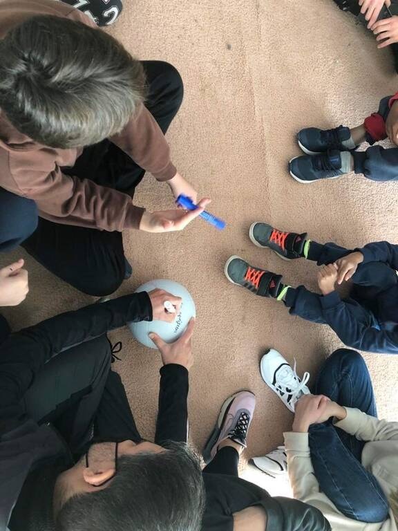 Χριστουγεννιάτικες στιγμές χαράς από τον «ΕΥΡΥΘΜΟ» για τα παιδιά από το Ίδρυμα Χατζηκώνστα στο ΟΑΚΑ