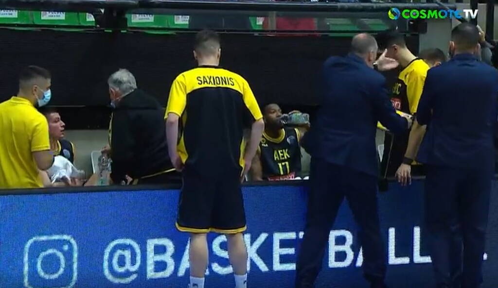 AEK: Χοντρό επεισόδιο Δέδα - Ανγκόλα - Ένταση και... «σκάσε!» στο τάιμ άουτ (video)