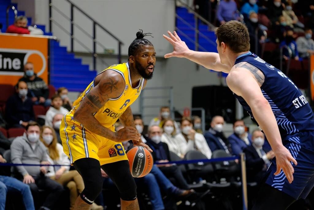 Ζενίτ-Μακάμπι 73-71: «Καθάρισε» με τρίποντο στα 9'' ο Μπάρον!