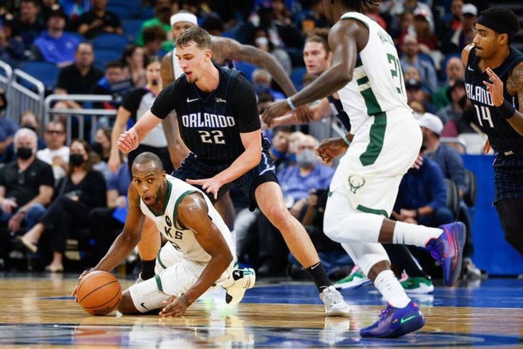 NBA: Άνετο πέρασμα από το Ορλάντο για Μπακς (photos+video)